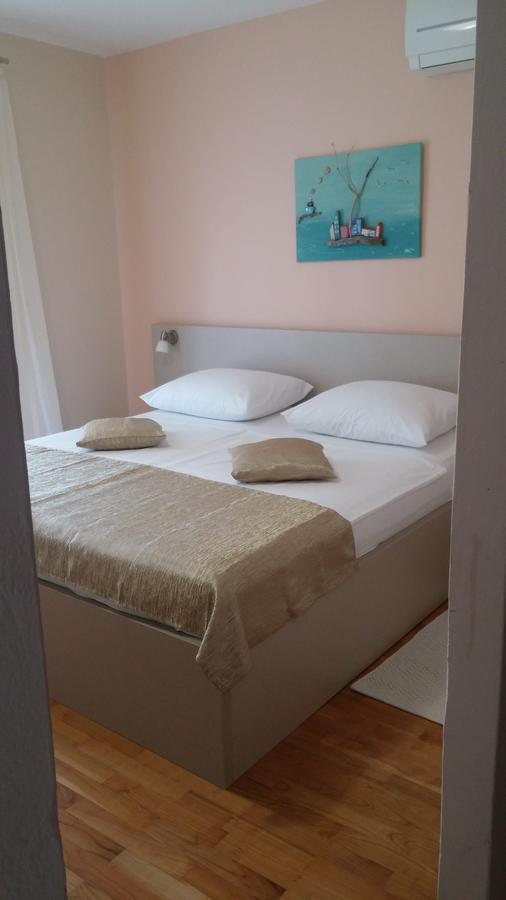 Rooms Vukusic Rab Town Buitenkant foto