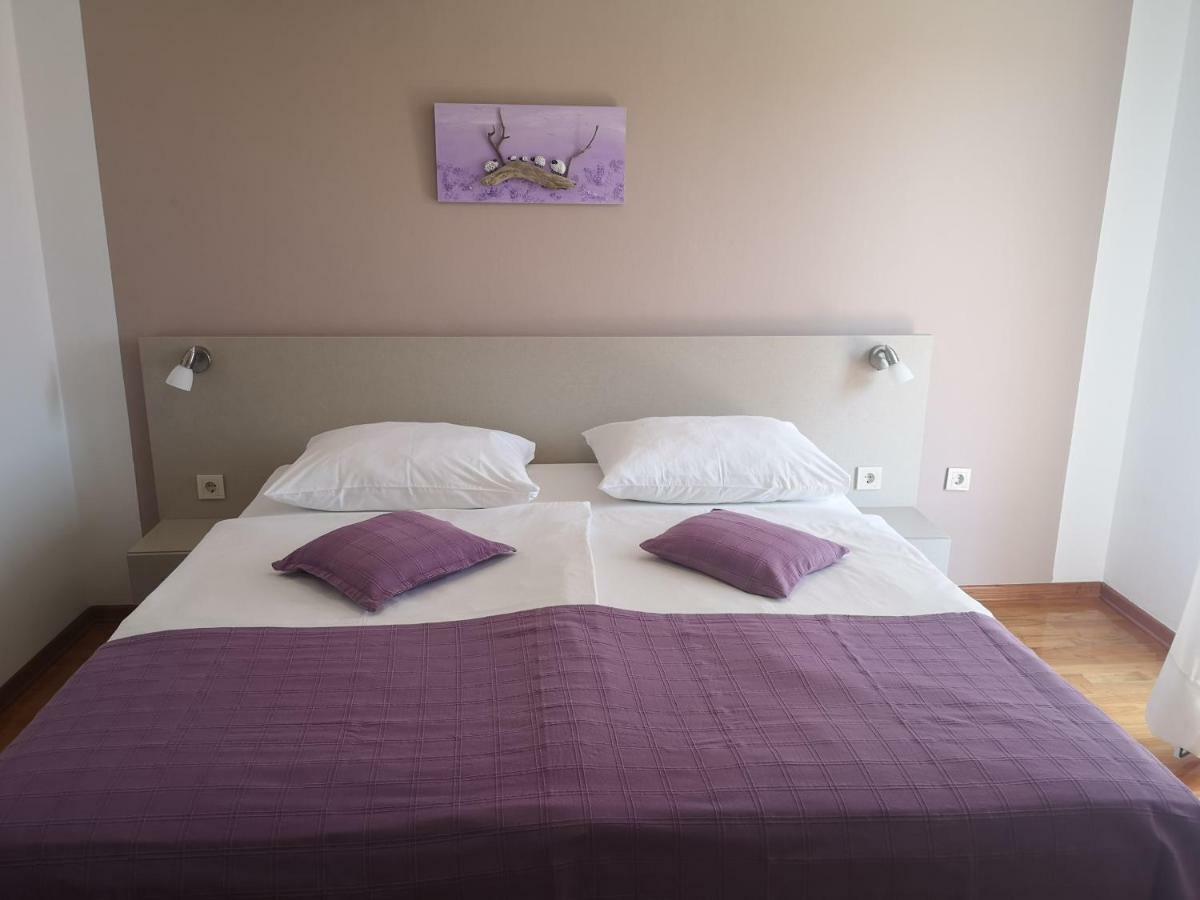 Rooms Vukusic Rab Town Buitenkant foto