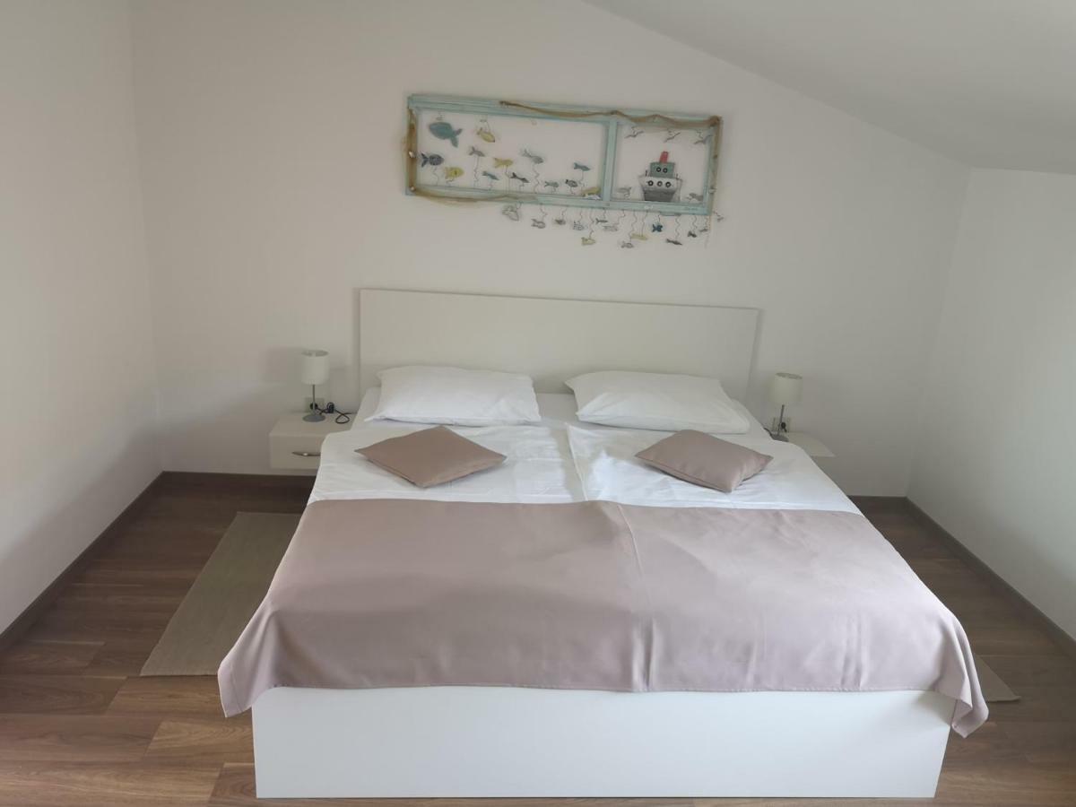 Rooms Vukusic Rab Town Buitenkant foto